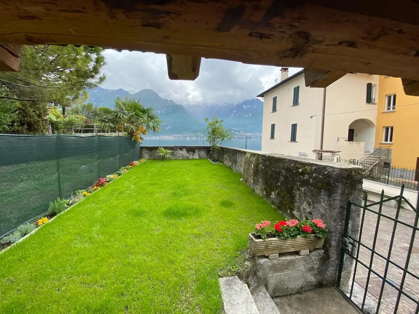 Domus Graziana - Lake Front Oliveto Lario 0*,  Itália